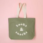Books & Snacks - Tote Bag Oliven