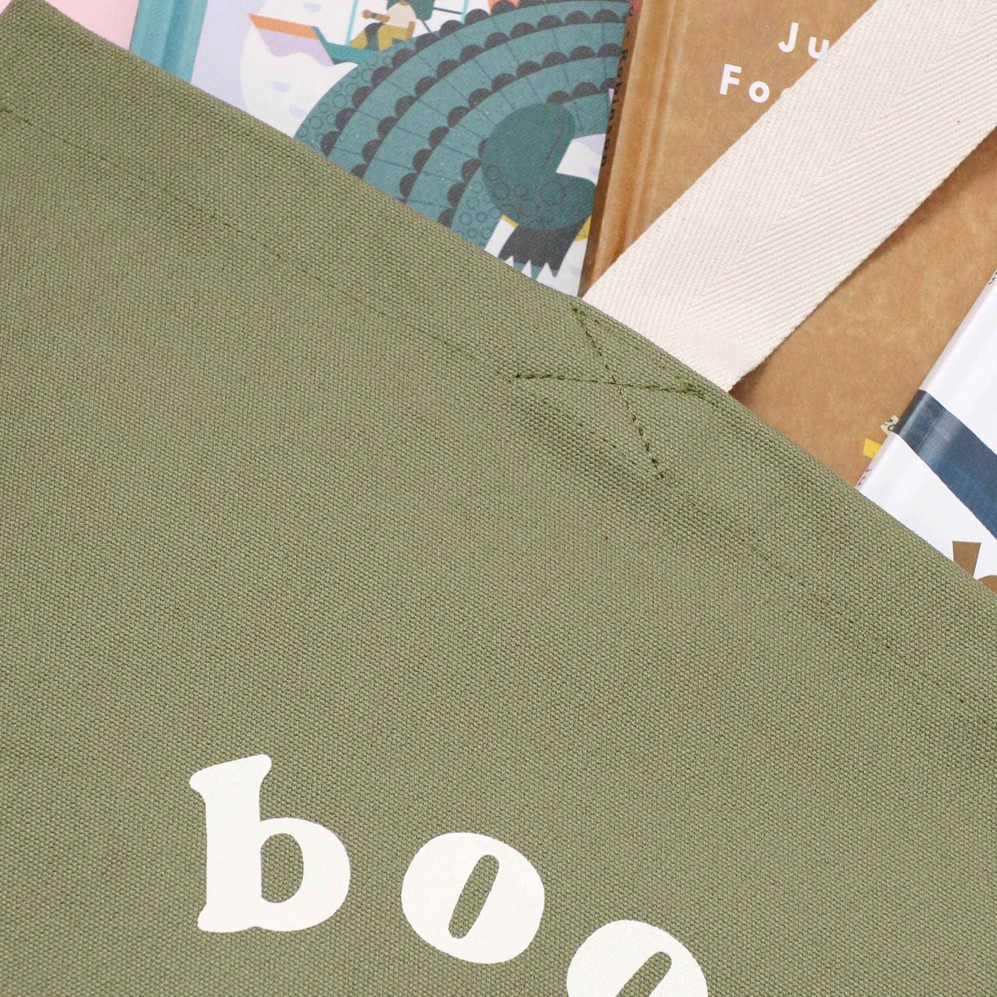 Books & Snacks - Tote Bag Oliven